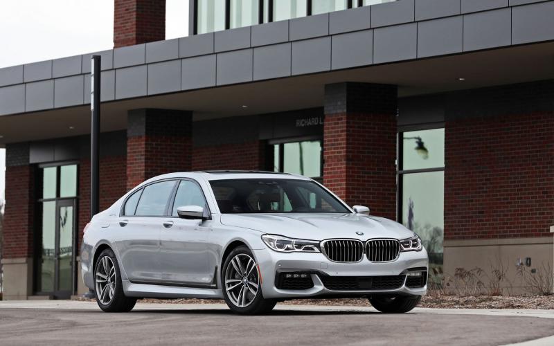 Comparison Bmw 7 Series 750i Xdrive 2018 Vs Bmw 7